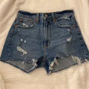 NWOT Mom Short High Rise